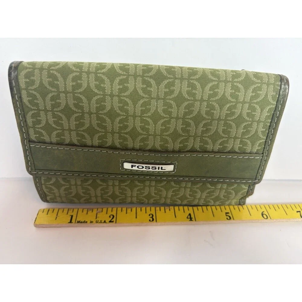 Fossil Trifold Wallet Ladies Green Genuine Leather Snap Close 6” X 4”